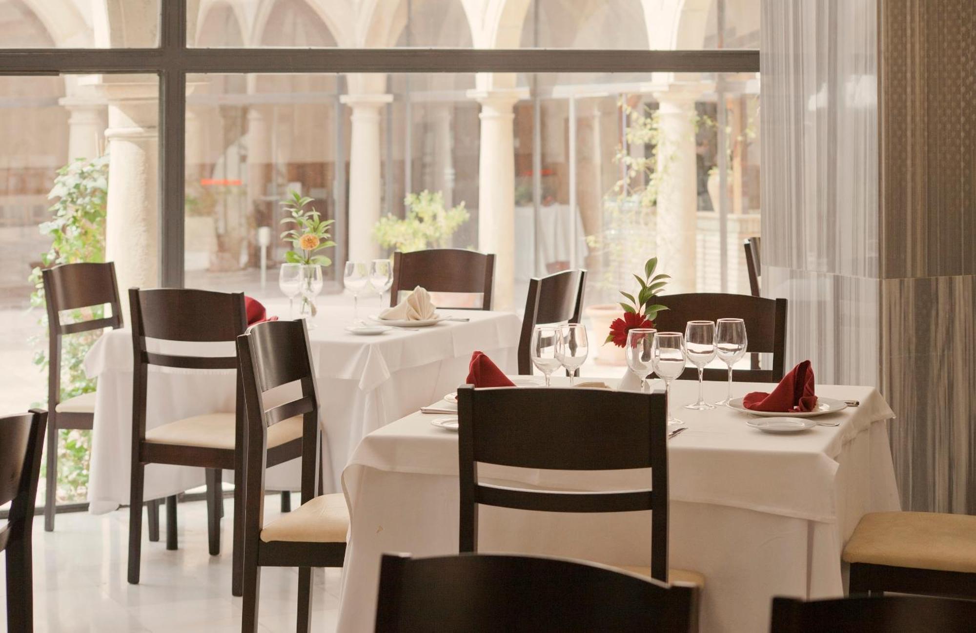 Trh Ciudad De Baeza Hotel Étterem fotó